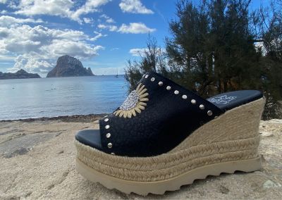 Sandalia "Rosa en Sa Cova" Negra